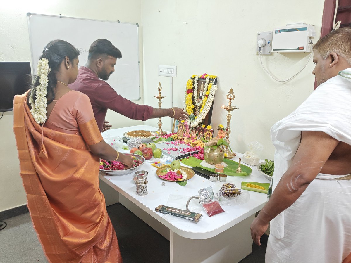 piccosoft's tweet photo. 🌸 Celebrating Saraswathi Pooja at our Chennai &amp; TVM branches! ✨

With rituals led by a priest, Piccoites offered prayers to the tools that power our work — a reminder that wisdom &amp; learning are the true pillars of progress. 🙏💻

#SaraswathiPooja #Piccosoft #TraditionOfLearning https://t.co/yuyrYiTJ71