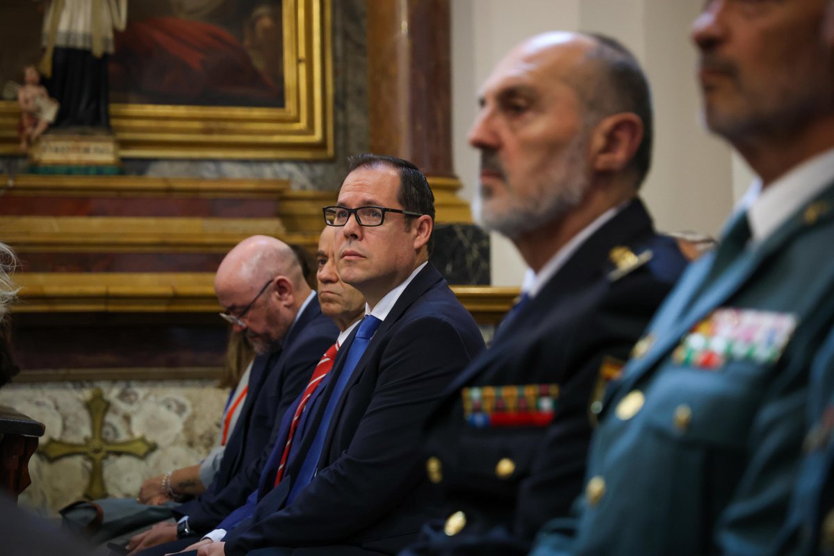 En el Día de la Policía Local de Toledo, hemos asistido a la Eucaristía en la Capilla de San Pedro de la Catedral Primada. Un momento de oración por su labor diaria y por el bienestar de sus familias

La ciudad de Toledo agradece vuestro compromiso. Deseo a toda la plantilla un