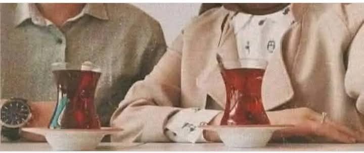 أخاف أن ينتهي العالم ولسه مطفحناش قهوة أو شاي سويًا
زي ما مكتوب في الزفت الروايات