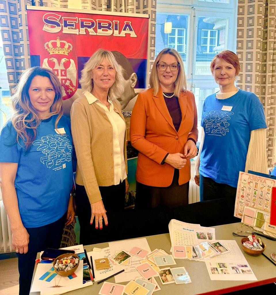SRBinSweden's tweet photo. Celebrating #EuropeanDayofLanguages, the Embassy of 🇷🇸 in 🇸🇪 is proud to join, for the first time, the #LanguageCafe hosted by the 🇪🇺 @EC_StockholmRep. Special thanks to teacher Dragana Mišković Daberer, who introduced Serbian language & culture to Swedish school students! https://t.co/hlbzmGJVxF