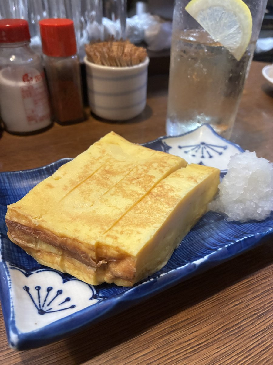 ふらりと入った大衆居酒屋、
味、値段、居心地の良さ、全てが最高だっ！！
しばらく通うことになりそうだ🍺😎