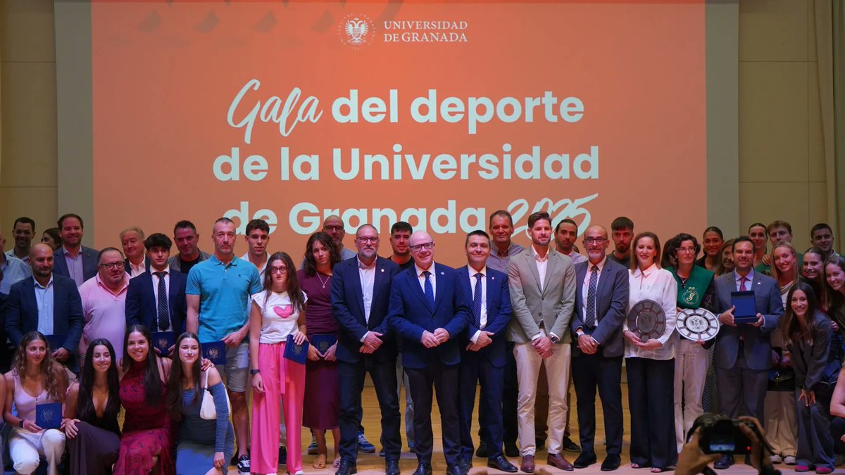 Fac_Deporte_UGR's tweet photo. 🏆La @CienciasDeporteUGR, campeona absoluta del Trofeo Rector en la II Gala del Deporte UGR.
💙 Orgullo de nuestra Facultad, referente en deporte y formación.
https://t.co/BsBrjzp1ZP
#facultaddeporteugr #TrofeoRector #UGR #canalugr https://t.co/OG4wIDU04X