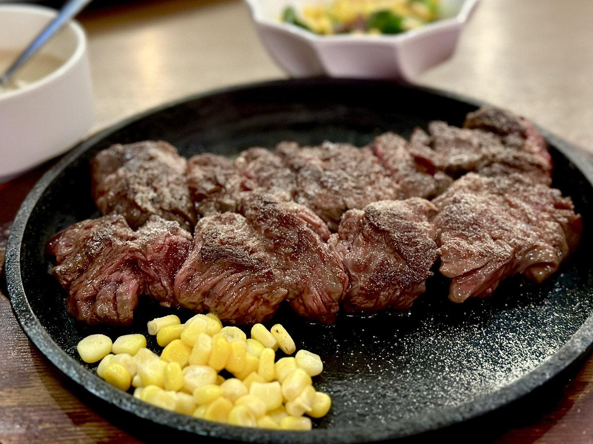デジャブでも過去の投稿ではなく、うん、「また」なんだ。まさか同じ月にまた沖縄に来るとは思わなかったし、またステーキハウス88で肉を喰らっているとは思わなかった😳