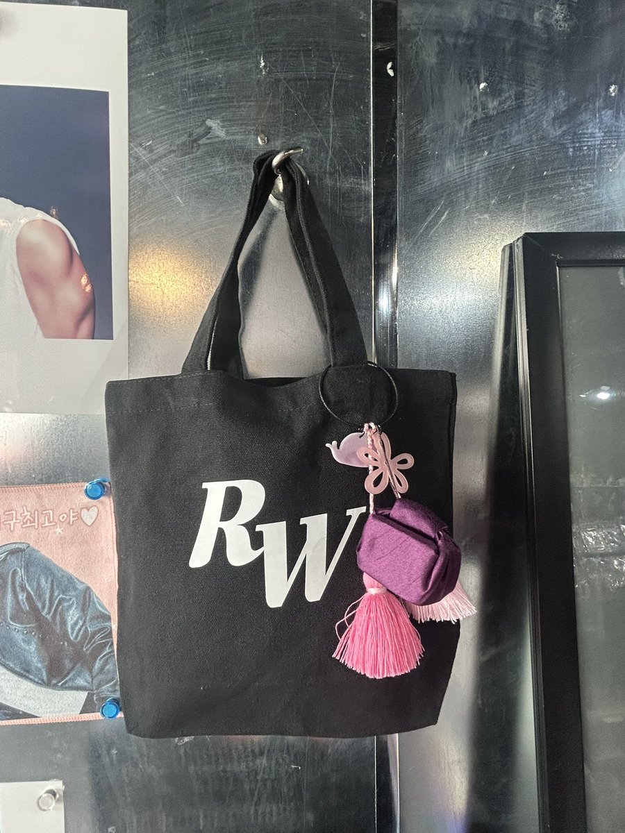 🩵2025 ROWOON SPECIAL FANMEETING🩵
ᴅᴀᴛᴇ▸▸10.1~10.5

パンネルとツーショット撮ってください🫶🏻

➰RT&amp;フォローされた方から2名様に
ロウンさんのパンネルをプレゼントします➰

#로운 #김석우 #ROWOON #KIMSEOKWOO #ロウン #カフェJinny