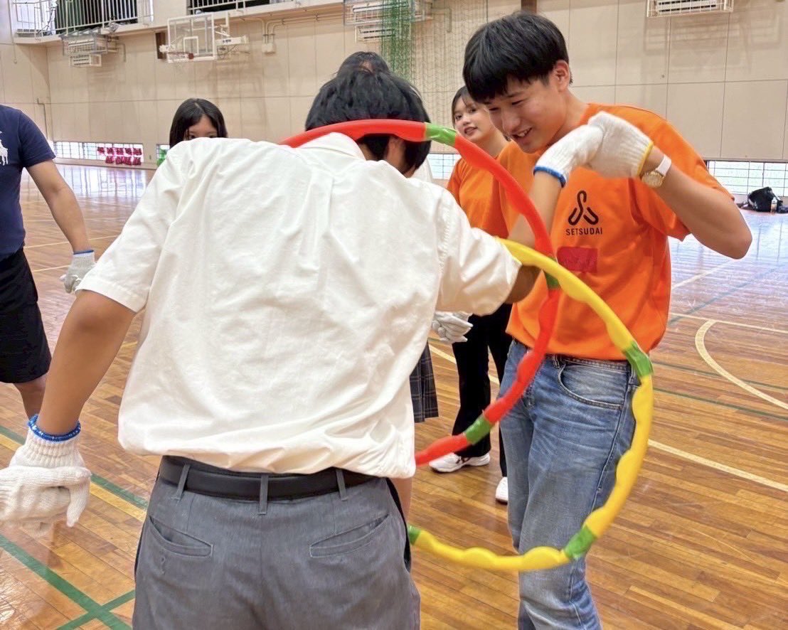 volusuta19's tweet photo. 【活動紹介】
🏫長尾高校活動

9/14(日)に行われた『長尾高校活動』について紹介します！

長尾高校活動では、フレッシュマンキャンプに向けてゲームの進行について学んでもらいました！✏️

質問があればDMしてね！

#摂南大学
#摂南大学ボランティア・スタッフズ https://t.co/r6ZDyIKqud