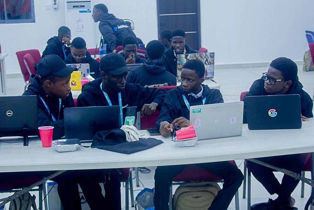 DevEzz001's tweet image. Thrilled to take 2nd place at my 1st Hackathon! 🚀 Our team’s secret? Stellar planning. We nailed a clear idea before coding, ensuring our vision was sharp. Proud of our synergy! #Hackathon #Teamwork #FirstHackathon