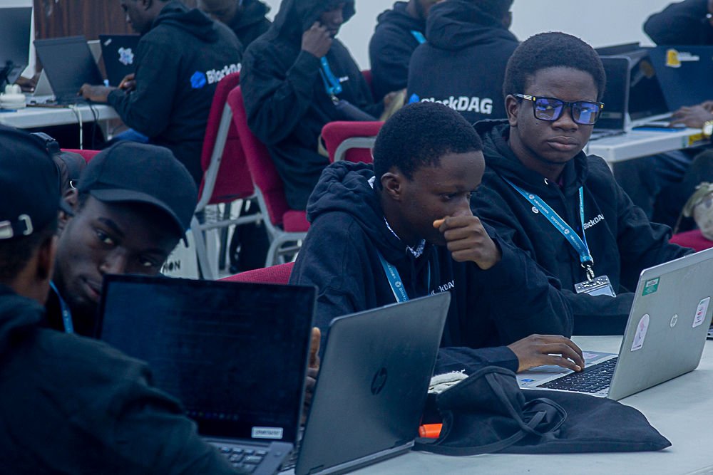 DevEzz001's tweet image. Thrilled to take 2nd place at my 1st Hackathon! 🚀 Our team’s secret? Stellar planning. We nailed a clear idea before coding, ensuring our vision was sharp. Proud of our synergy! #Hackathon #Teamwork #FirstHackathon