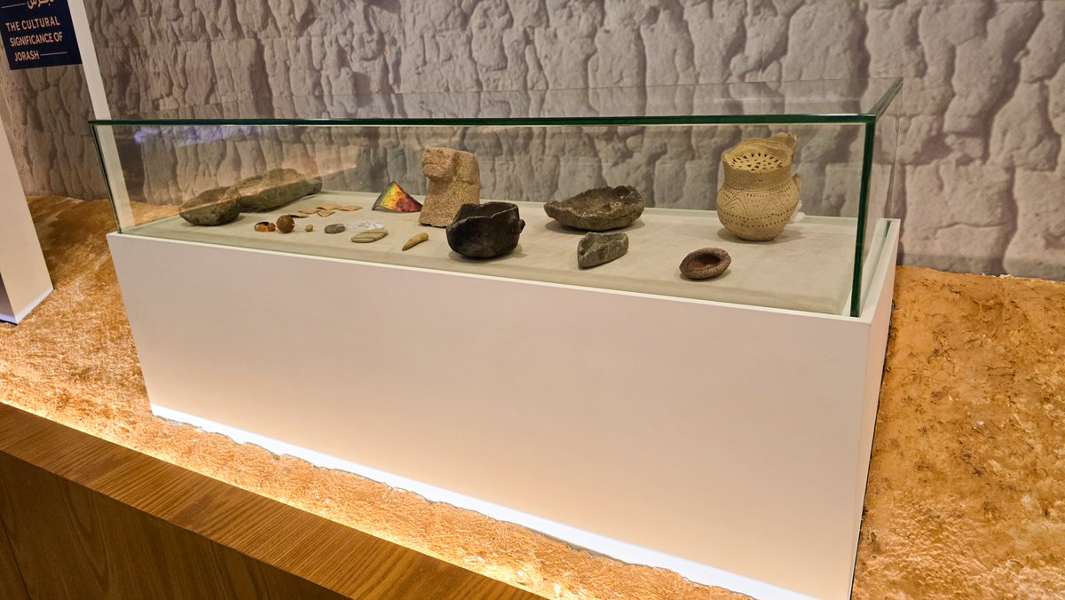 من أعماق تاريخنا في جنوب السعودية، تبرز حضارة "جرش" في منطقة عسير كشاهد على إرث عظيم.

مدينة أثرية كانت مركزاً تجارياً وصناعياً هاماً، واشتهرت بصناعاتها الحربية المتقدمة.

جرش.. قصة حضارة عريقة ترويها أرض المملكة

#اكتشف_السعودية #تراثنا_فخرنا #جرش_عسير