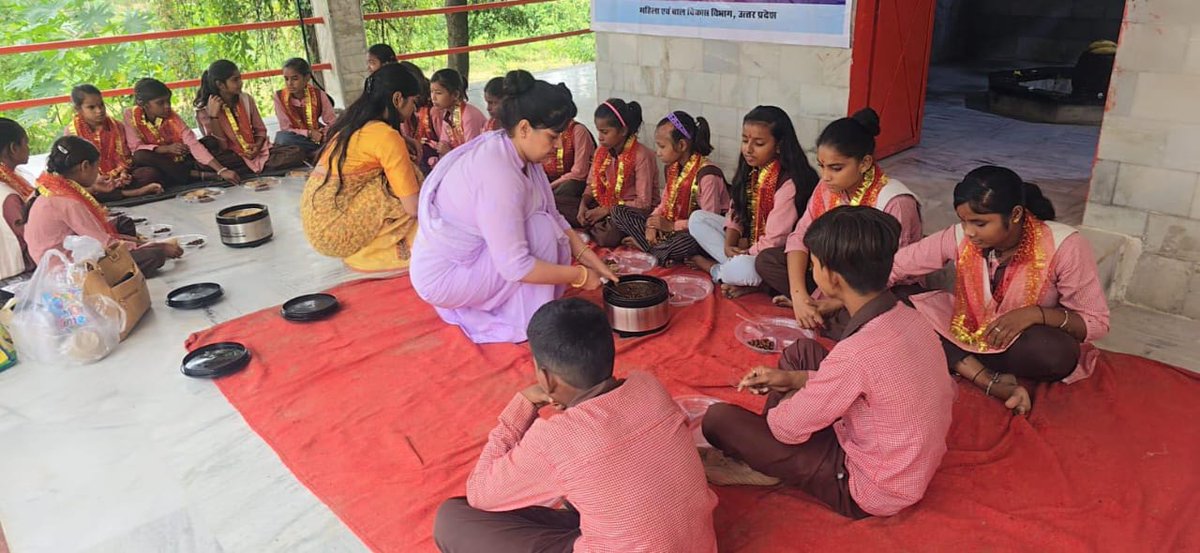 BareillyOne's tweet photo. #MissionSakti #KanyaPujan
#EducationForAll #ForEveryChild
#ForEveryWomen
दिनांक 30-09-2025 को मिशन शक्ति फेज-5 अभियान के अन्तर्गत सिद्ध बाबा मन्दिर ग्राम सिमरा वोरीपुर विकास खण्ड क्यारा जिला बरेली में कन्या पूजन का आयोजन किया गया।
@UPMahilaKalyan @dmbareilly @CdoBareilly @UPGovt https://t.co/Hil7Gt30OW