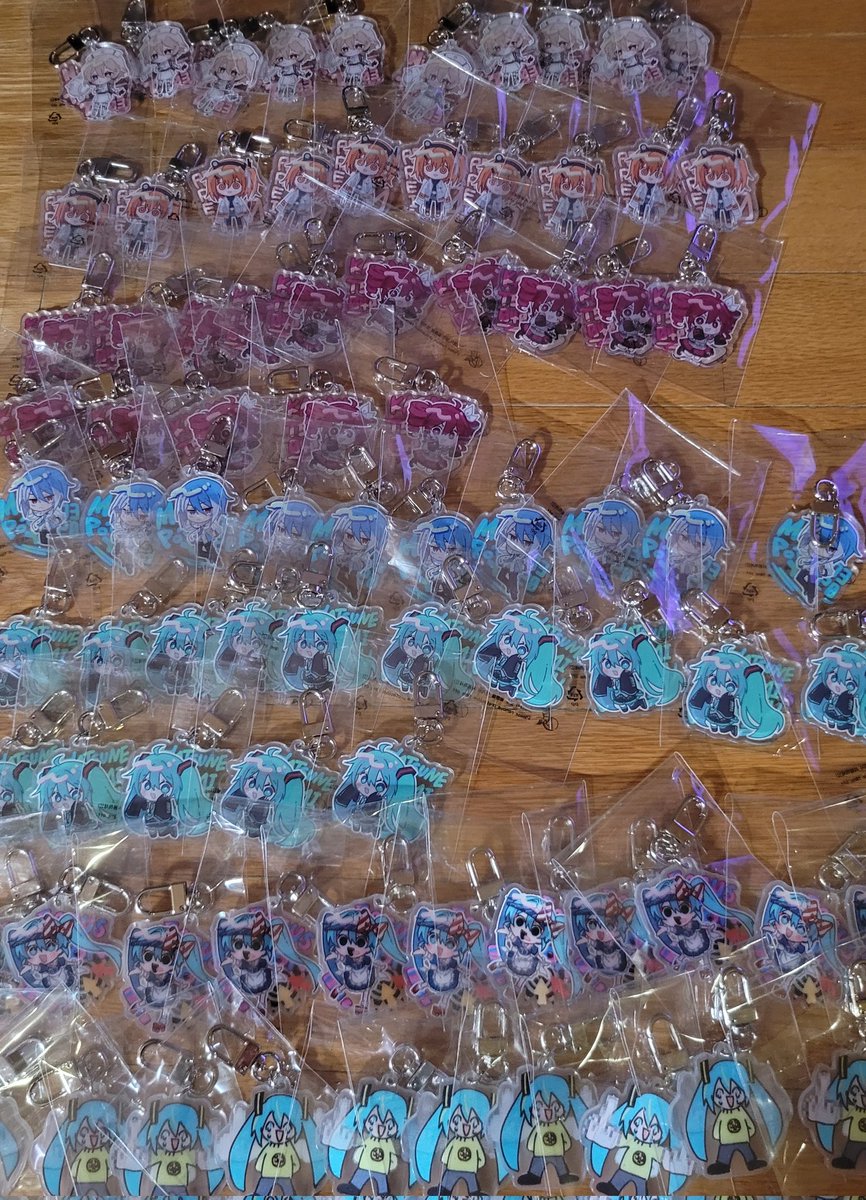 ✨️아크릴 키링 도착했습니다✨️

> 너스로봇 타입_T
> 아다치 레이
> 카사네 테토
> 마츠다 포이요
> 하츠네 미쿠
> 메스머라이저 미쿠 (렌티큘러)
> 쏘리! 지각합니다! 미쿠 (렌티큘러)

실물이 정말정말 예뻐서 만족스럽네요❤️‍🔥❤️‍🔥 행사 때도 잘부탁드립니닷~!!! >///<💕💕