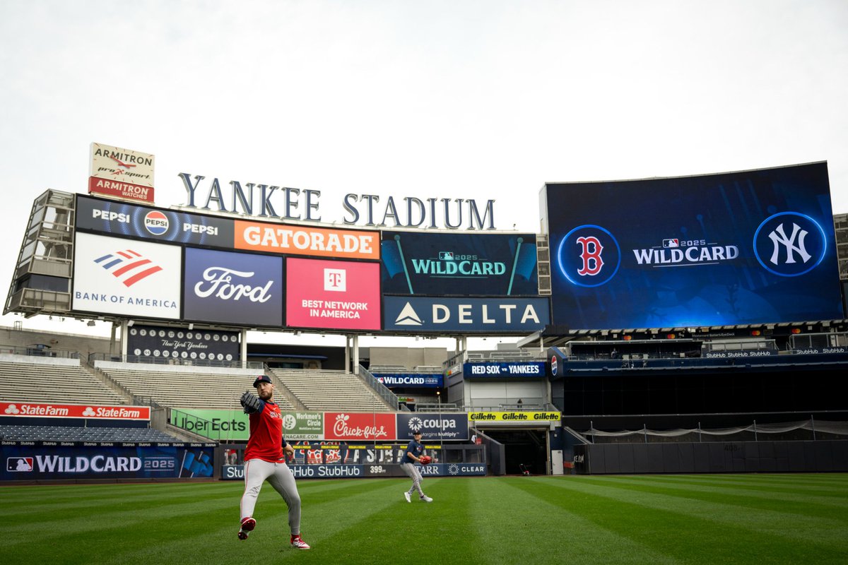 Bu gece 01.08'de Wild Card mücadelesinde ezeli düşmanımız <a href="/Yankees_TR/">Yankees Turkish Fans</a> ile karşılaşacağız. 

<a href="/Yankees/">New York Yankees</a> ligi daha iyi dereceyle bitirdiği için ilk iki maç New York’ta, gerekirse 3. maç Boston <a href="/RedSox/">Red Sox</a>'ın sahasında yapılacak.

Kendi evlerinde yıkın gelin <a href="/RedSox/">Red Sox</a> !