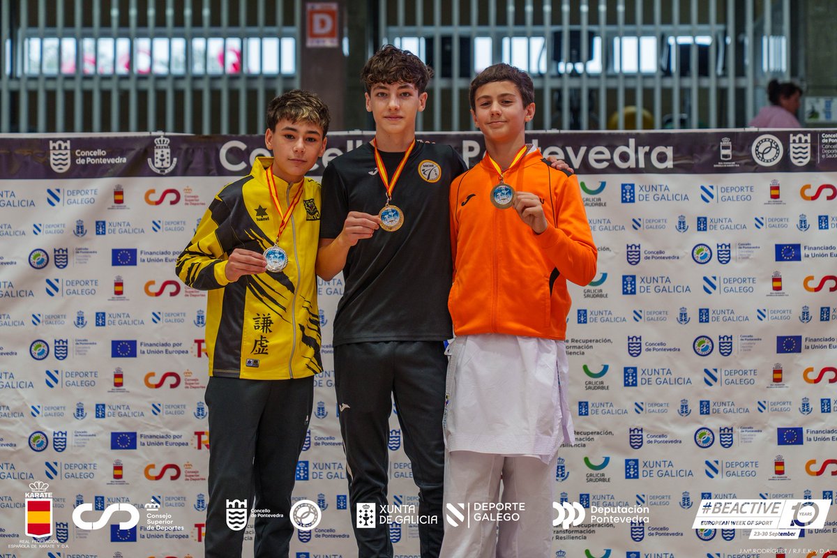 FKCV_karate's tweet photo. La 🥈plata vuela hacia la terreta.

Nayel Llopis Herrero y Salvador Escutia Manchola consiguen medalla en la 🏆Liga Nacional Cadete-Sénior.

#SomDojo https://t.co/lu2doY15v1
