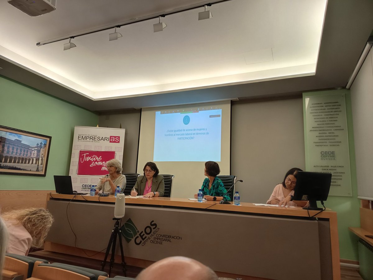 Hoy en Huesca, en la sede de <a href="/CEOS_CEPYME/">CEOE-CEPYME HUESCA</a>, hablamos de cómo acabar con las brechas de género. Gracias a <a href="/Amephu/">Amephu</a> por invitarnos a participar. Por <a href="/CCOOAragon/">Comisiones Obreras Aragón</a> participan la Secretaria de Mujer, <a href="/Sonieta_Garcia/">Sonia García</a>, y el Secretario General, <a href="/pina_lasheras/">Manuel Pina Lasheras</a>