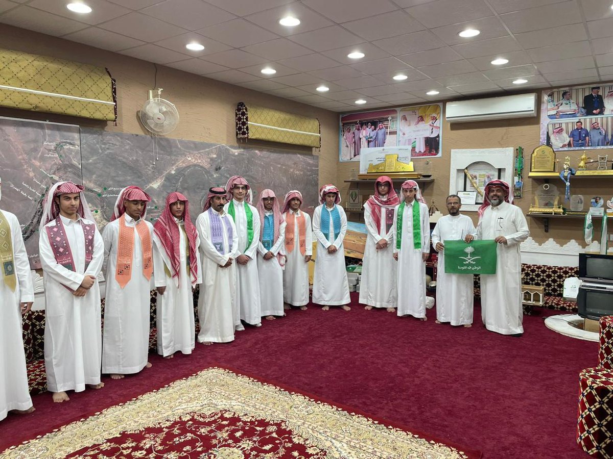kareem_zulfi's tweet photo. ضمن الاحتفاء باليوم الوطني السعودي الـ٩٥ 🇸🇦 ..

شرفنا بزيارة كريمة من أ. غالب الملحم، ونخبة مميزة من طلابه من ثانوية طيبة، لمنتجع #جريبيعة في مركز سمنان بمحافظة #الزلفي.

اطلع الجميع على محتويات البيت وأركانه التراثية والبيئية.. https://t.co/qifynEk2rU