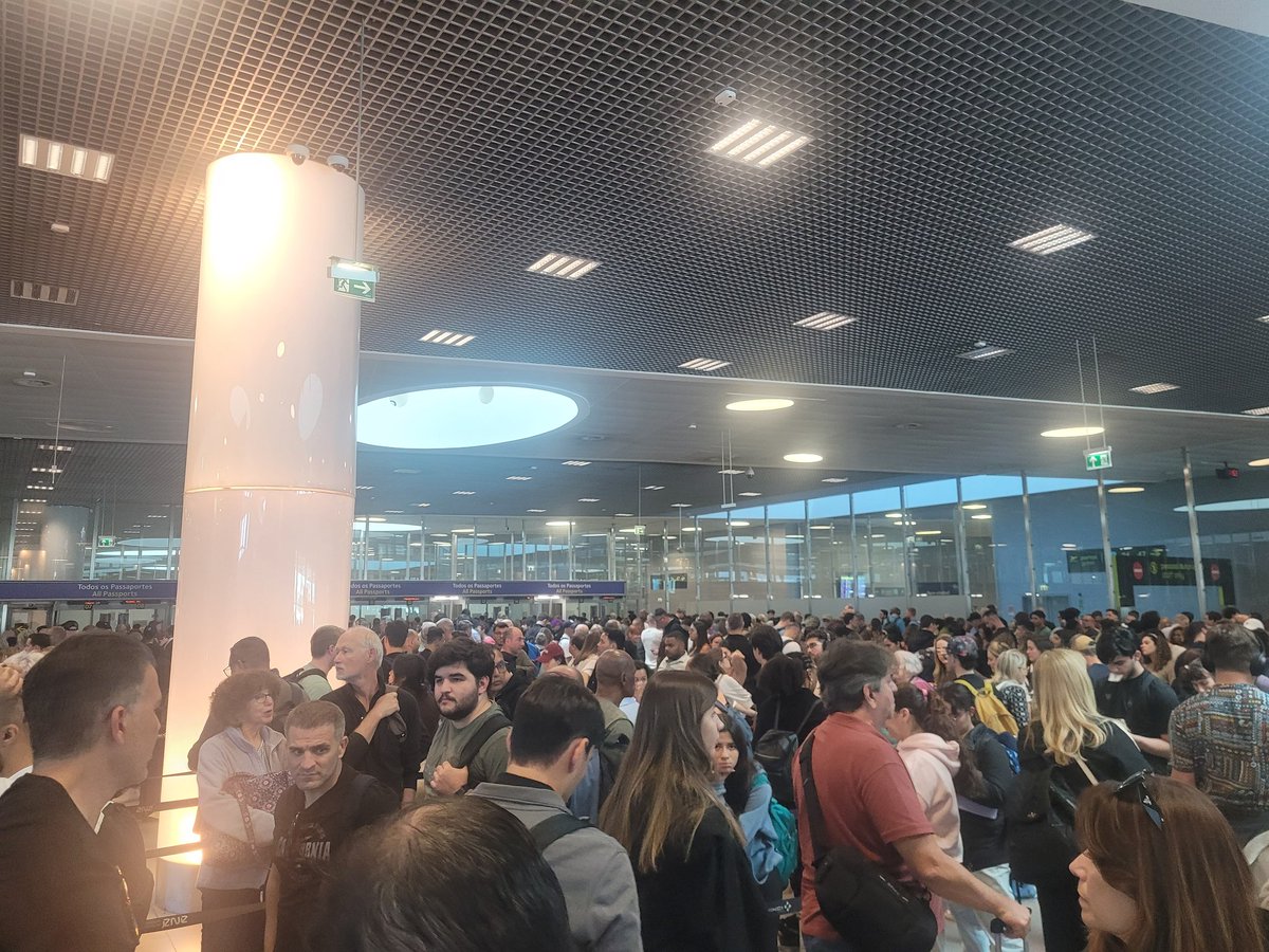 Terrible espera de Migraciones. Lisboa. Pesimo. <a href="/SirChandlerBlog/">Sir Chandler Blog</a>  3horas de espera .