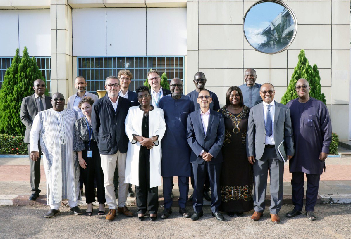 Le RC/HC a.i. @K_Diagne a tenu une dernière réunion avec les chefs d’agences, fonds et programmes de l’<a href="/onu_mali/">ONU MALI</a>. Il a exprimé sa gratitude pour la collaboration fructueuse et les résultats obtenus ensemble. Les agences ont salué son leadership et son humilité.