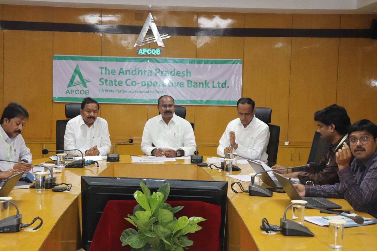 GAJUWAKA_JSP's tweet image. ఈ రోజు విజయవాడ APCOB ప్రధాన కార్యాలయమైన సహకార భవన్లో వన్ టైమ్ సెటిల్మెంట్ (OTS)చైర్మన్ కోన తాతారావు @TataraoKona గారి అధ్యక్షతన  కమిటీ  సమావేశం జరిగింది.
రాష్ట్ర వ్యాప్తంగా APCOB,DCCB,PACSల ద్వారా తీసుకున్న తిరిగి చెలించలేనటువంటి రైతు మరియు ఇతర రుణాలపై చర్చించిన సబ్ కమిటీ.
(1/2)