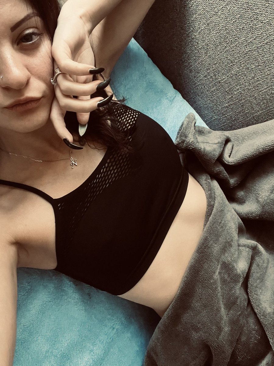 Bunny18369's tweet photo. Just a casual tease… imagine what you don’t see. 😉

#Tease #GoodVibes #CasualBabe #JustForYou #InkedGirls #DarkAesthetic #AltGirl #BaddieVibes #OnlyFansPromo https://t.co/36DxtlCSv7