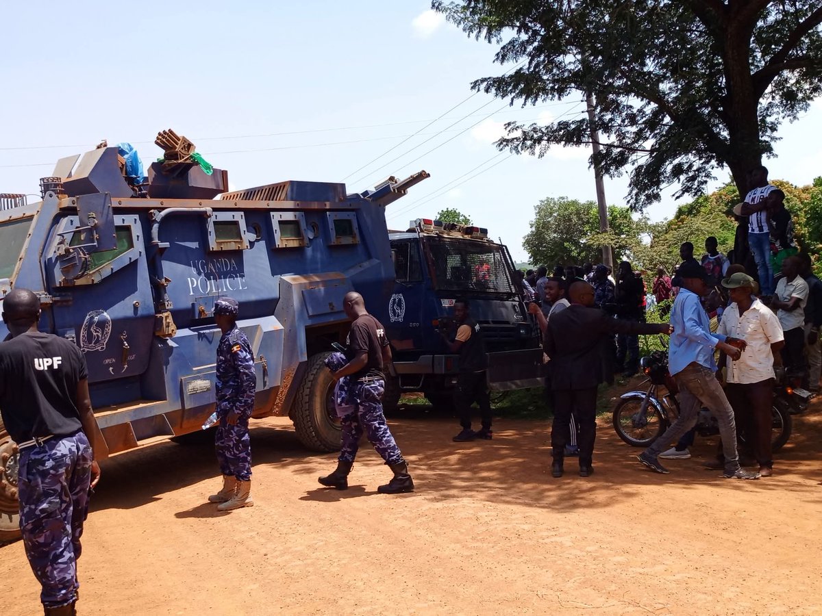 VonSabasamia's tweet photo. @HEBobiwine has been blocked from accessing his first rally ground in Buyende by @Ugandapolice1 https://t.co/9TWr25JI1z
