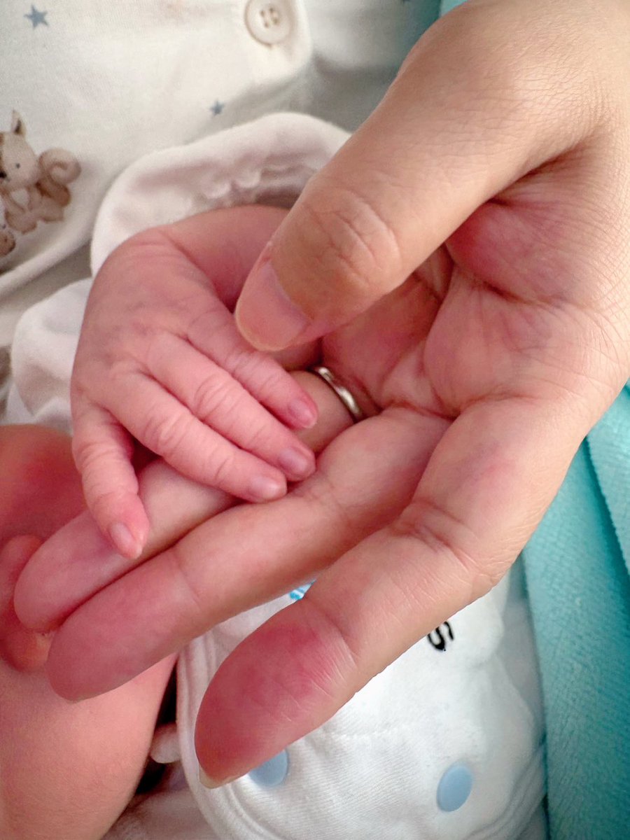 遅くなりましたが、昨日予定日ちょうどに無事に元気な息子が産まれました👶🏻！
可愛すぎて天使🪽
これからは夫婦と息子もよろしくお願いします☺️