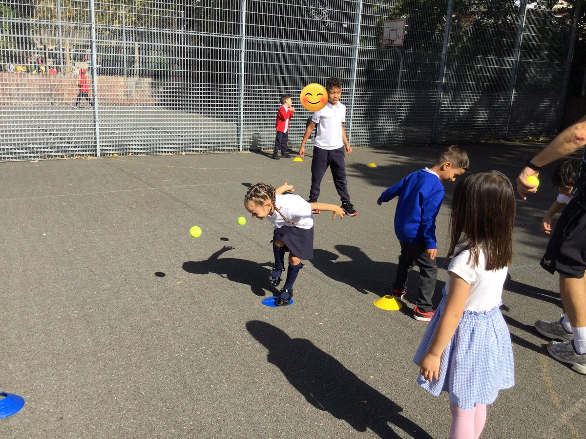 LarkHallPrimary's tweet photo. #lhwaterloo and #lhchelsea have enjoyed PE this term, with our cricket coach, Simon. We’ve practiced and persevered through catching, batting and bowling. @SurreyCricketFd #lhup #lhpscd https://t.co/uSXAzm0qtk