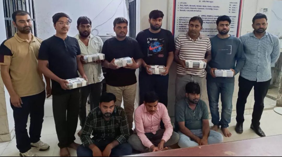 Hemant_707's tweet photo. #ssc_chairman_jwab_do
#cji_help_us 
Aur kitna saboot chahiye govt ko. Ye chairman aur Eduquity dono hi corrupt h😏😏😏 https://t.co/nFex5xhMQE