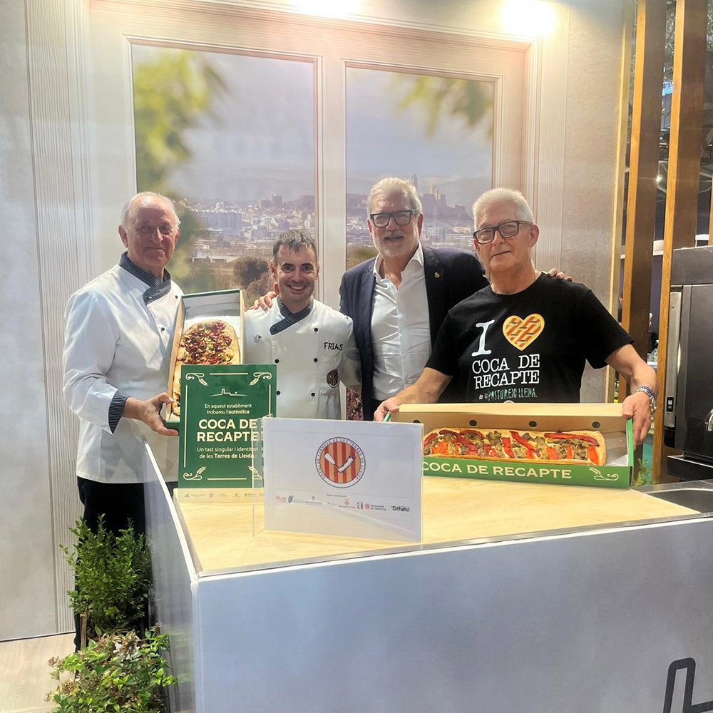 fornerslleida's tweet photo. 🙌 Tanquem aquesta primera edició de la #FiraMOS de Lleida amb l’orgull de compartir els sabors i l’ofici del Gremi de @fornerslleida. Han estat dies intensos de tallers, demostracions i sobretot de molta estima pel nostre producte artesà. https://t.co/9S4oufEPEb