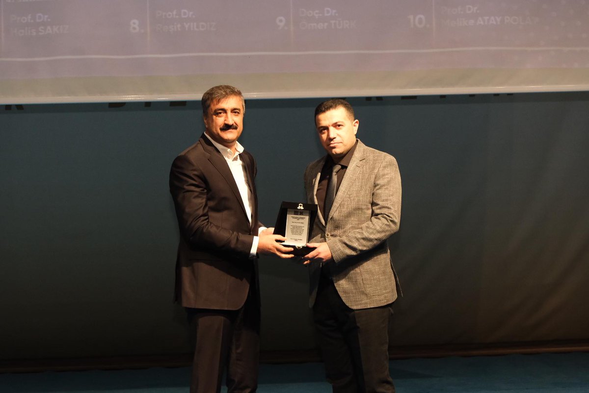 Üniversitemizde 2025-2026 Akademik Yılı Değerlendirme, Ödül ve Cübbe Giyme Töreni kapsamında ;  2025 yılında en fazla bilimsel yayın üreten ilk 10 akademisyenimize ödülleri takdim edildi.

Ödül Alan Akademisyenlerimiz:
• Prof. Dr. Cumali Keskin
• Doç. Dr. Faruk Seyitoğlu
•