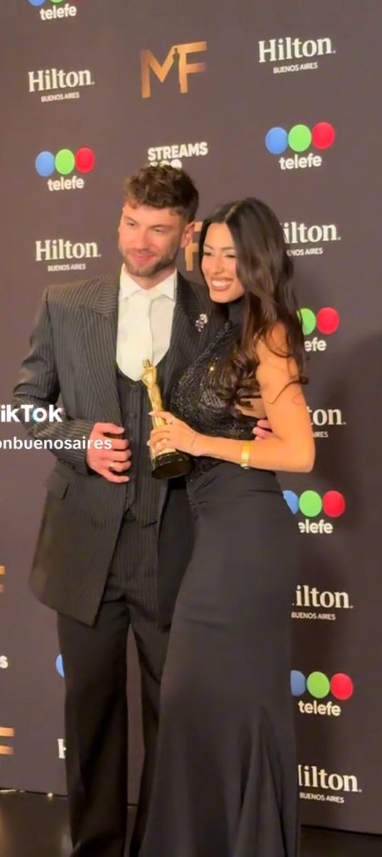 Estaría necesitando foto de mis  padres