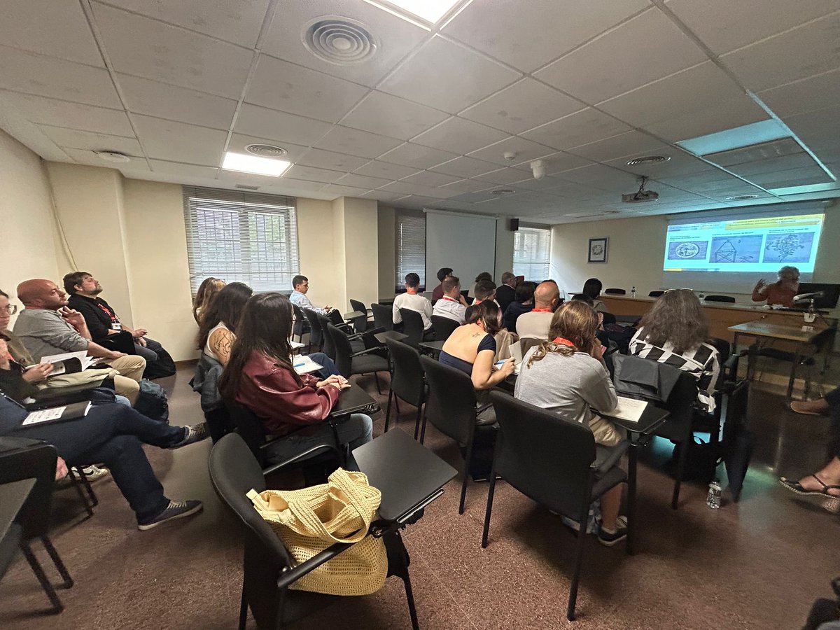 arteceha's tweet photo. 🗣️ Durante la mañana, el XXV Congreso del Comité Español de Historia del Arte se llena de debate y reflexión con la celebración de las mesas temáticas 🎨📚
Intercambio de ideas, diálogo y pasión por la Historia del Arte en @UMU.
#CEHA25 https://t.co/ReOStVW1L6