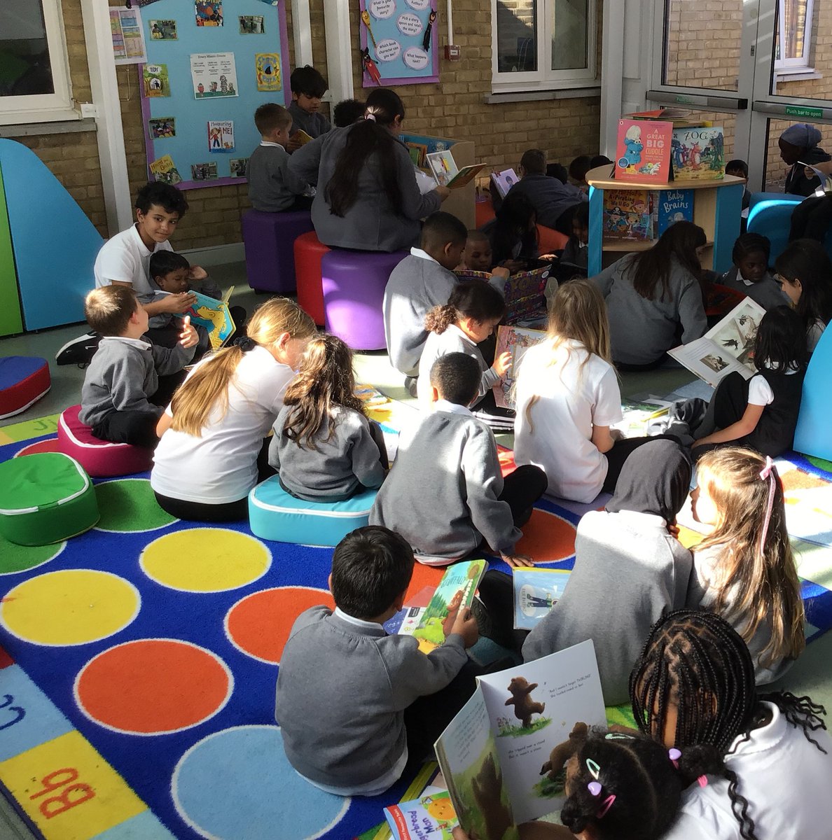 HazelburySch's tweet image. Reception had their first library visit last week with their Year 6 buddies! 📚 They shared their favourite books and enjoyed storytime together. Such a lovely way to build friendships and a love of reading! #ReadingBuddies #ReadingforFun