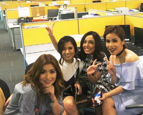 Kdg_Pdg_BQ's tweet photo. Random Pictures for Birit Queens.
"Ms. @darlasauler isang prod naman jan for Complete birit queens."
#17
#BQueens
#AngJoKla https://t.co/ENfYWO5zHU