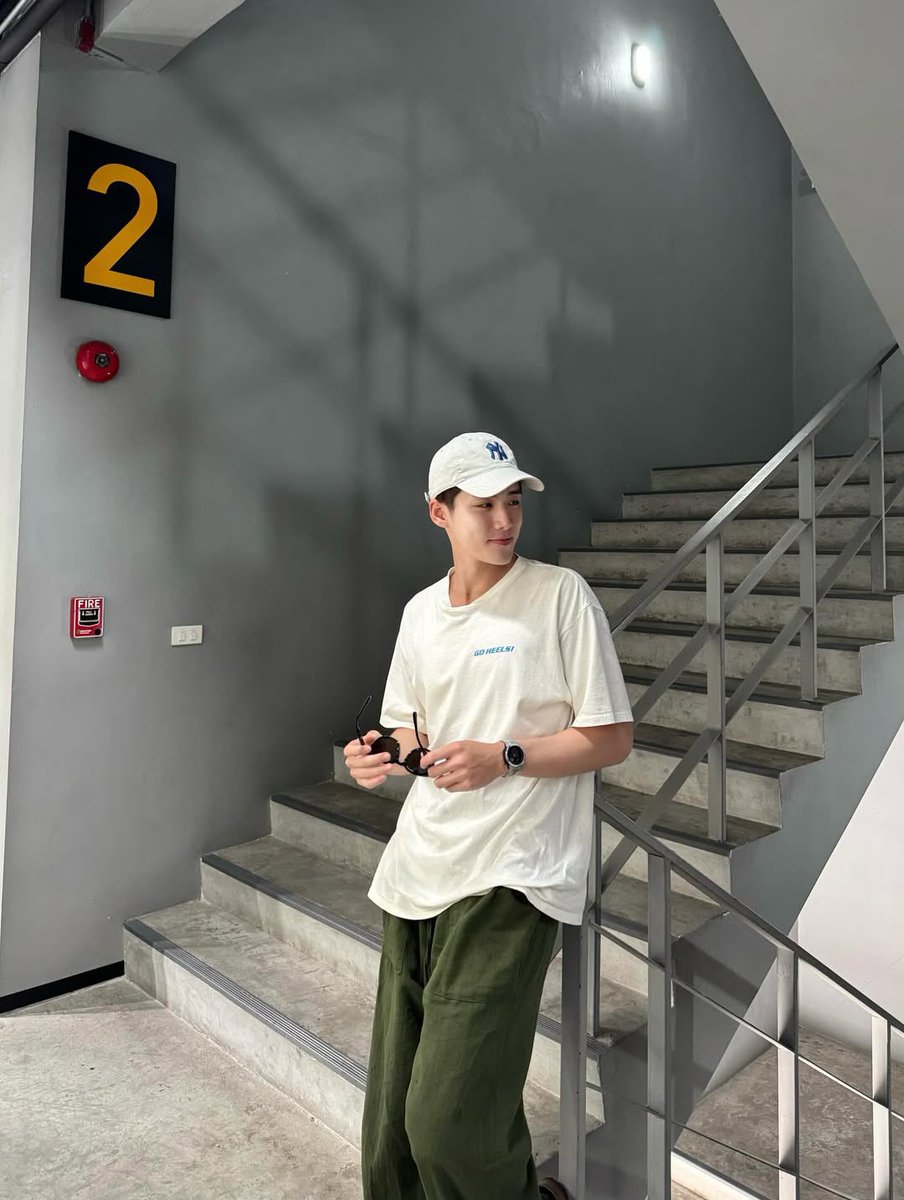 LengThanaphonOfficial tweet media