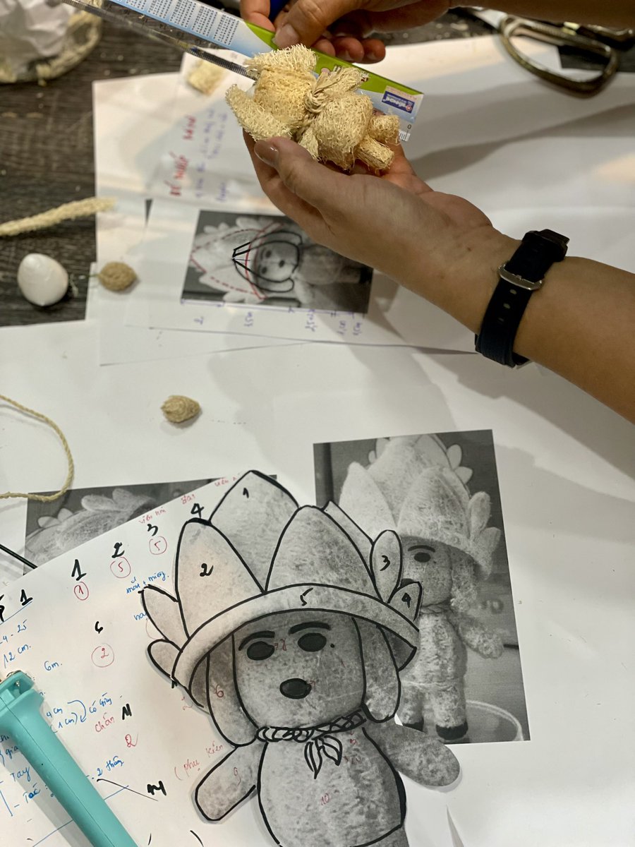 ✨ From head to hand ✨

😂 Bày ra chi không biết, sắp tới còn phải may đo quần áo, rồi còn giày dép cho nó nữa 😂😂😂

🤣 Báo quá báo gòy mướp ơi là mướp 😅😅😅

🥹 Không biết có chữa lành nổi ko hay rách te tua thêm với con baby mướp này 🤣🤣🤣

#LangMuop #mrmuop