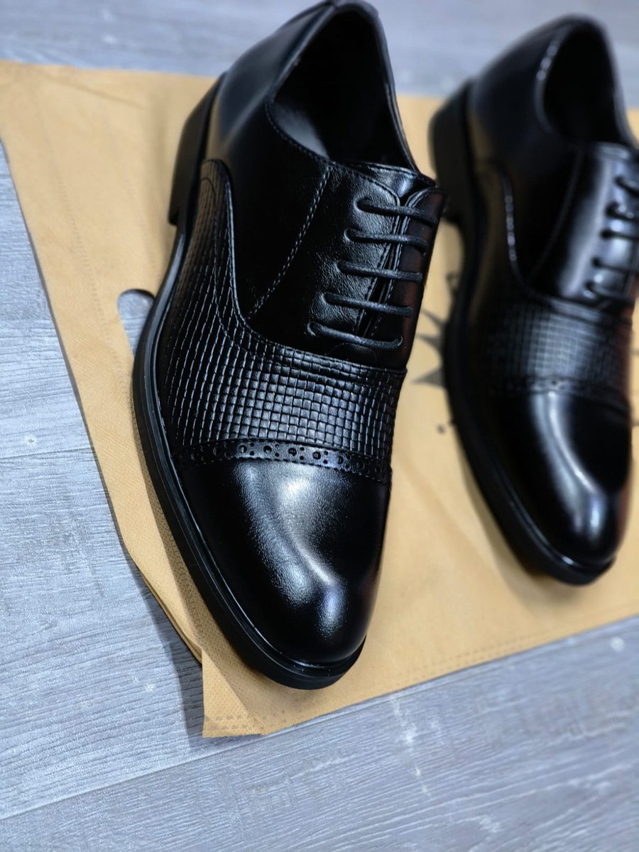 Officials leather shoes 

Size 39________45.
Price Ksh3,500
Quality 💯 

Dubai merchant mall 📌 
Call/WhatsApp 
+254 717793342