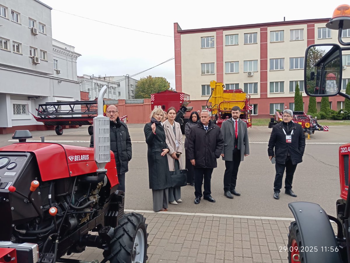EloylvarezMart1's tweet photo. Como parte de las actividades en Belarus, visitamos la fábrica de tractores MTZ,  y la de refrigeradores y lavadoras ATLANT, evaluandose las potencialidaes para cooperación con empresas cubanas. #IndustriasCuba https://t.co/f3ziQAOhfK