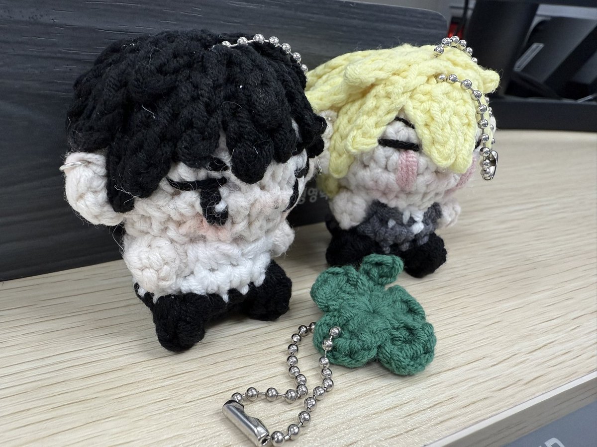 daram0503's tweet photo. 푸른하늘과 잔디위에서 찍고싶었는데...
밖으로 나갈 수가 없다.. (일 많음 이슈)
그러므로 행정실 샷 ㅠ___ㅠ
곤지원이 넘무 귀엽고 난리 🥹💖 https://t.co/k62wol4t51