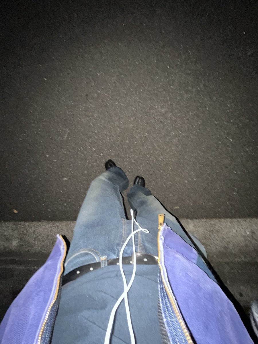 Navy 🌌
Cap: Good Enough
Hoodie: Carhartt
Inner: Production Artisanale 
Pants: vintage
Shoes: Mason Margiela