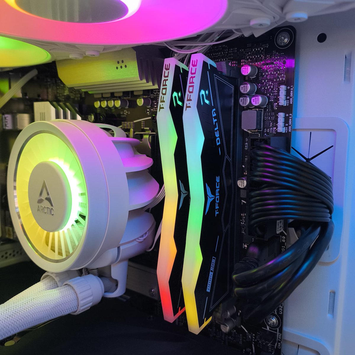 imperiomultimed's tweet image. 🔥 PC IM Karambit (branco): Ryzen 7 9800X3D + RTX 5070 Ti + 32GB DDR5.
Configurações à medida, envios rápidos 🚚 e pagamento até 12x sem juros 💳.

👉 Encomenda já no site ou loja física.

#PCGaming #Hardware #SetupBranco