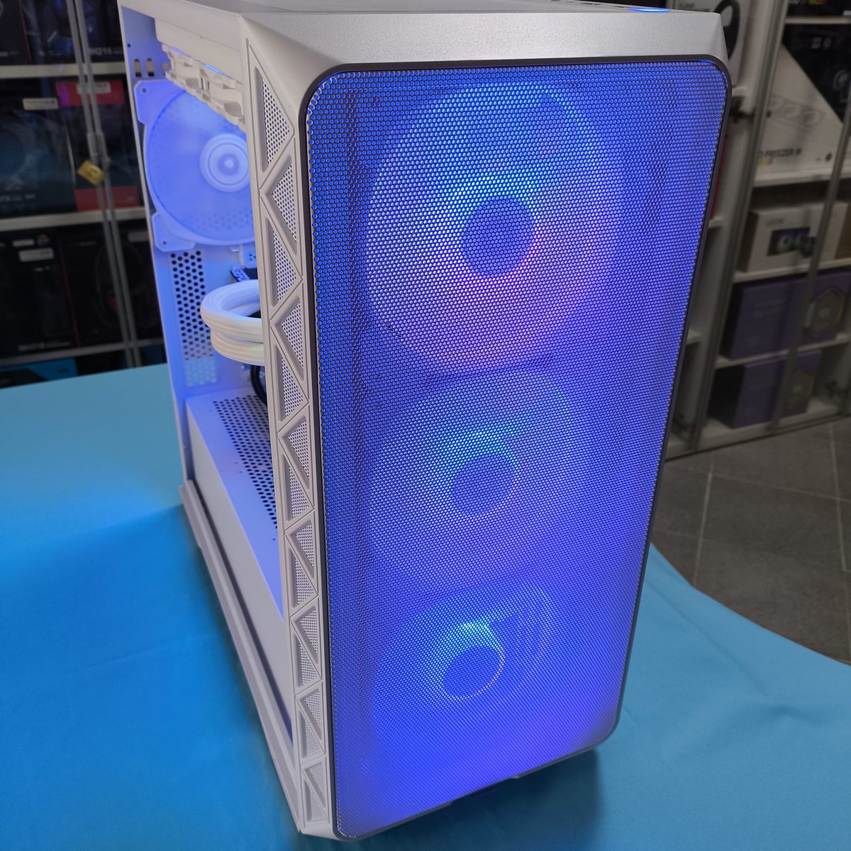 imperiomultimed's tweet image. 🔥 PC IM Karambit (branco): Ryzen 7 9800X3D + RTX 5070 Ti + 32GB DDR5.
Configurações à medida, envios rápidos 🚚 e pagamento até 12x sem juros 💳.

👉 Encomenda já no site ou loja física.

#PCGaming #Hardware #SetupBranco