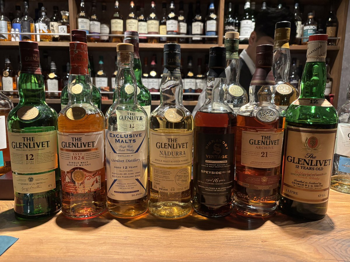 プライベートバーにお邪魔しました✨
グレンリベットの種類が98種類を迎えたそう！
種類が多すぎて終始口がポカーン状態😦💥
オールドリベットはじめ、色々いただきました✨