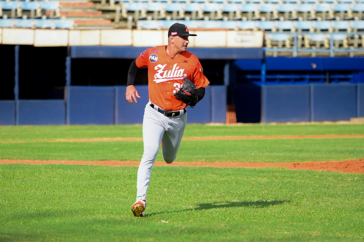 Aguilasnewsof's tweet photo. Por su parte el lanzador derecho Henry Centeno llegó a un acuerdo con la gerencia de Águilas del Zulia y ya viste como parte de los rapaces.

Centeno viene de actuar con Bravos de Margarita, en dónde apenas pudo subirse en 5 ocasiones a la lomita debido a lesiones. https://t.co/YXz9ljxyy8