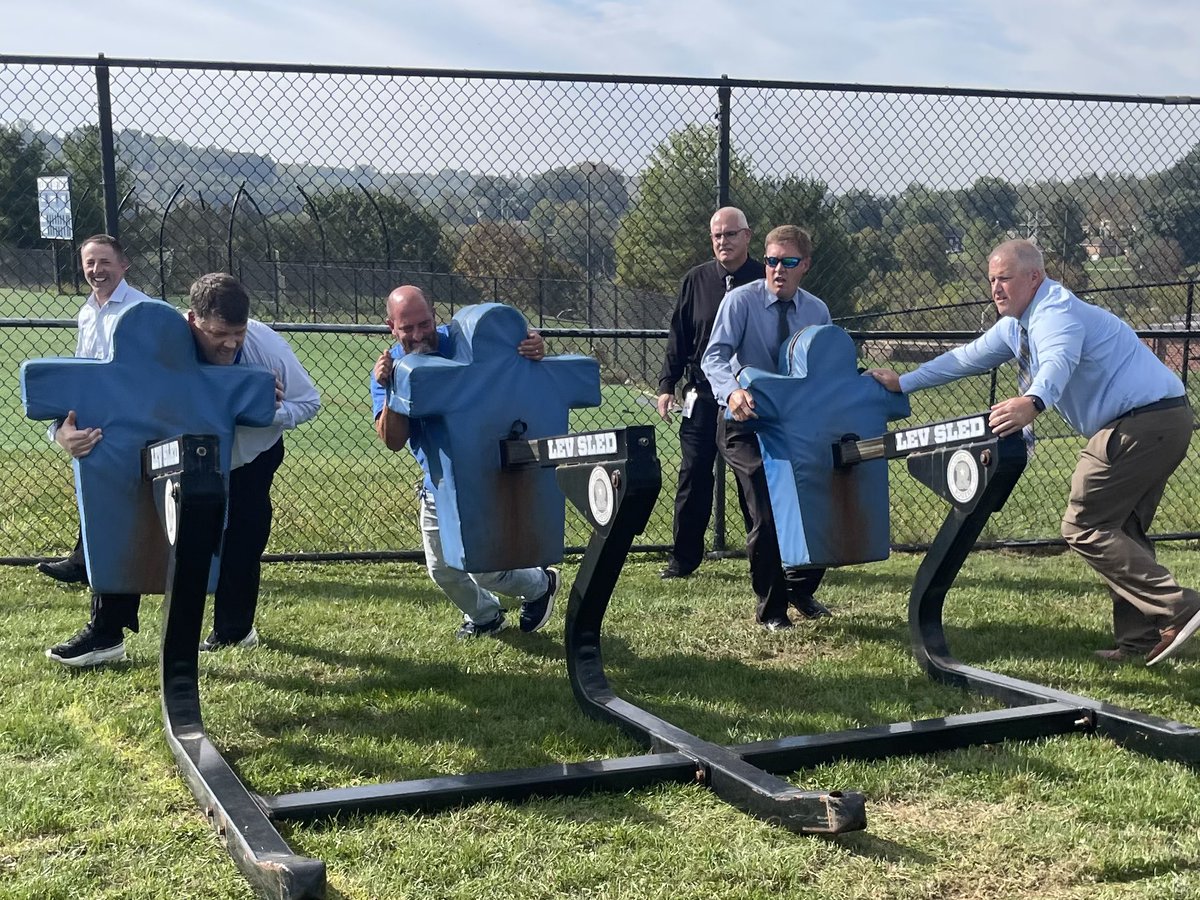 TRINITY_MLUCAS's tweet photo. Leadership isnโt just about making tough decisions. Itโs about coming together, shoulder to shoulder, to move tackling sleds across the field. A true testament to the power of teamwork, determination, andโฆ questionable life choices. ๐ #WeAreTrinity Problem Solved! https://t.co/1eViE9TEev