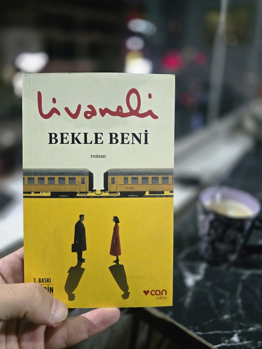 GeverKitabevi's tweet photo. "İnsanlar hep ikiye ayrılırlar: kadınlar- erkekler, zenginler-yoksullar, Kuzeyliler-Güneyliler. Ama bu taş duvarların ardında tüm ayrımlar kaybolur; geriye tek bir çizgi kalır: içeridekiler ve dışarıdakiler."[s.62]

#kitap https://t.co/DuedGldeZ3
