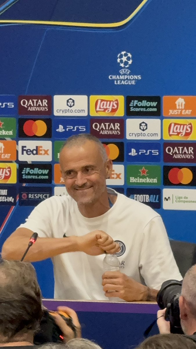 Luis Enrique:

“Pedri para mí es Harry Potter, espero que mañana no traiga la varita”

“Soy culer, socio, me gusta ver al Barça de Flick. Me encanta este equipo”

“Barcelona es mi casa. 8 años como jugador, y capitán, y 6 años como entrenador: 3 en el filial y 3 en 1r equipo”