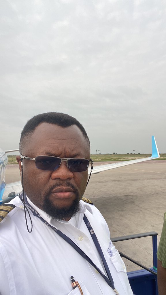 🔹 Temps perdu par un Kinois à cause des embouteillages :
•3 heures par jour gaspillées dans la circulation.
•Sur une année de travail (≈ 300 jours ouvrés) :

👉 3 h × 300 jours = 900 heures/an
👉 Soit 37,5 jours complets perdus dans les embouteillages chaque année…
Plus d’un