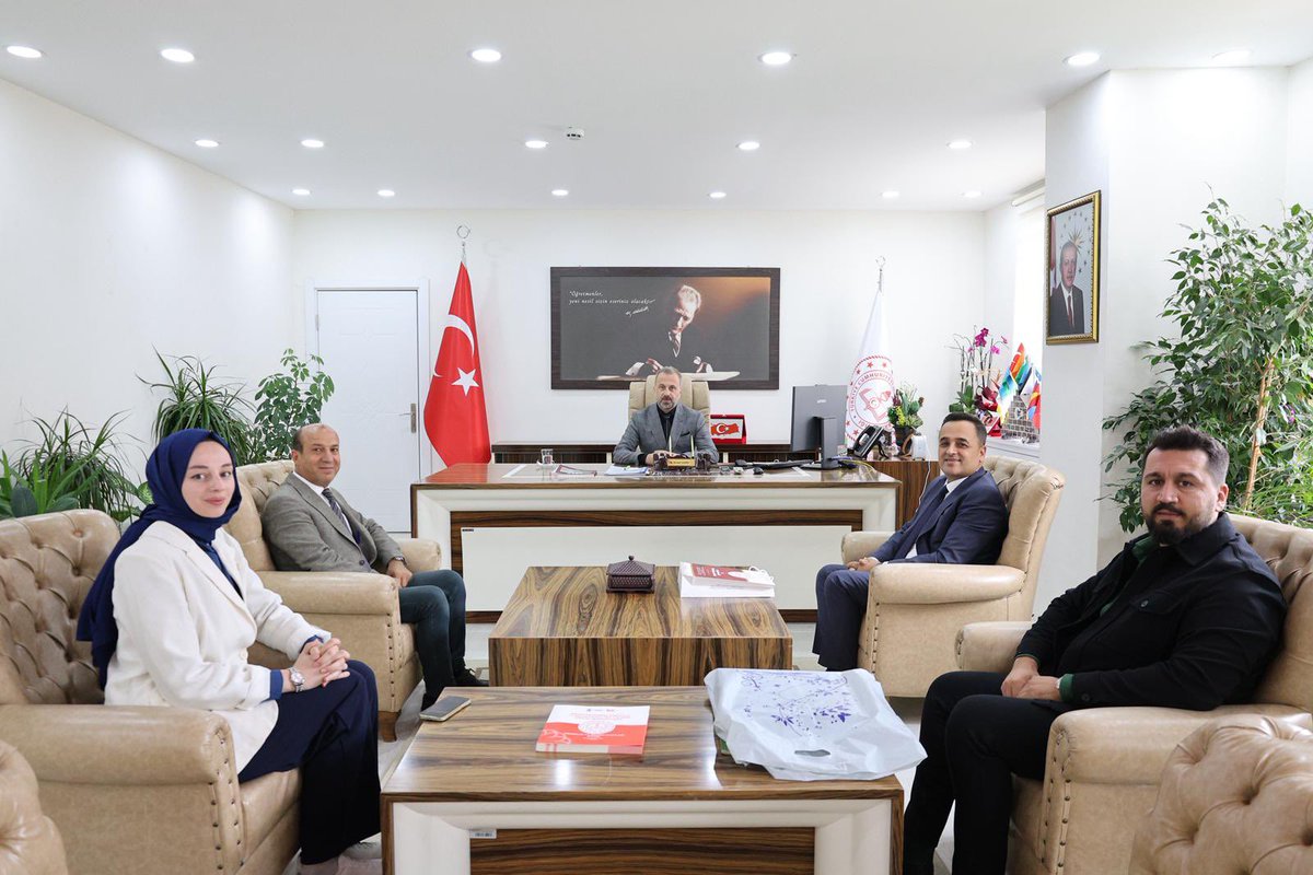 Türk PDR Derneği Elazığ Şube Temsilcisi Bekir EROL ve dernek üyeleri ile TEMA Vakfı İl Temsilcisi Feti Ahmet ERSARI ve Vakıf Yöneticileri İl Müdürümüz Beraat ŞAHİN’e hayırlı olsun ziyaretinde bulunarak görevinde başarılar dilediler. Konuklarımıza nazik ziyaretleri için teşekkür