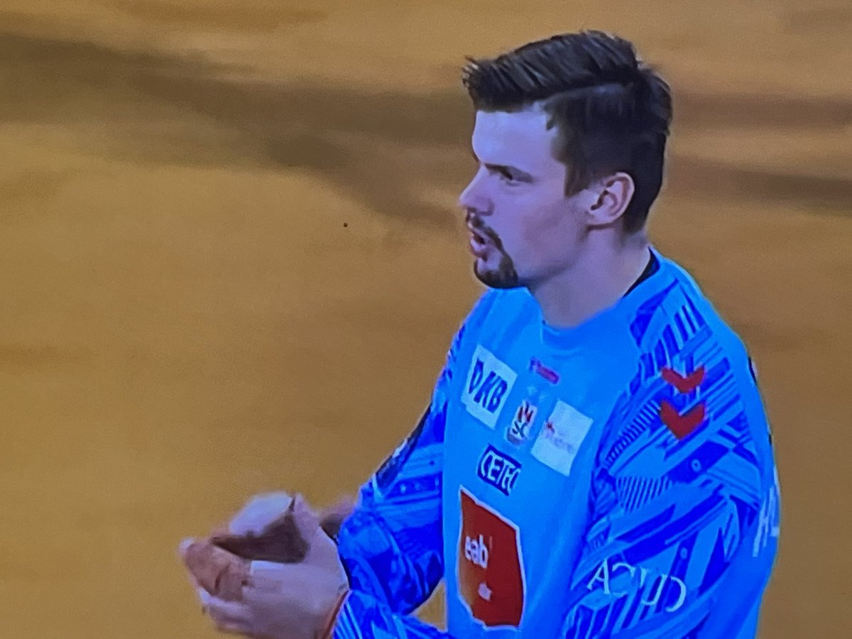 Bonito duelo español nos han ofrecido Rodrigo Corrales y Sergey Hernández en el Veszprem - Magdeburgo, semifinal CM clubes. 
Rodrigo 13/31 (42%), Sergey 20/33 (30%). Son muy buenos