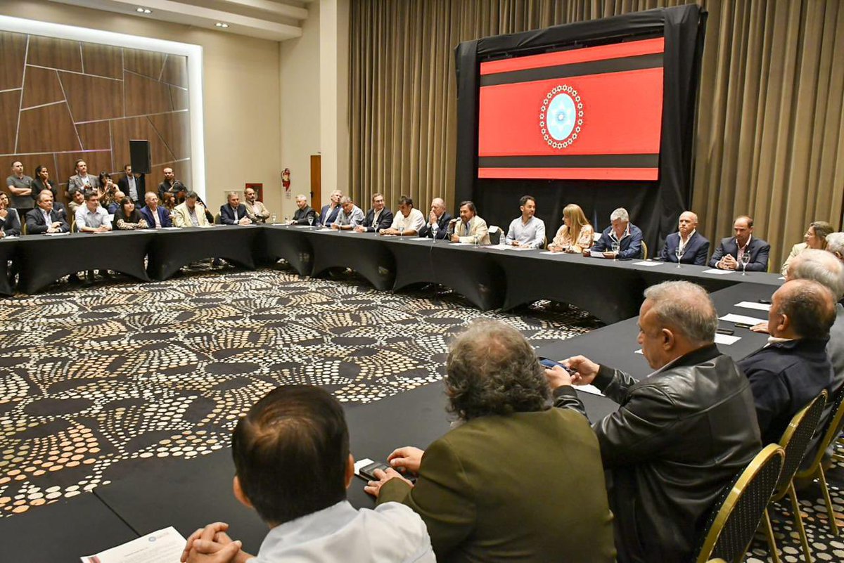 Todos unidos por Salta 🤝🏻

Los representantes de la sociedad civil, empresarios y trabajadores firmamos el Pacto Todos por Salta.

Mi compromiso es inclaudicable: no voy a descansar hasta que cada una de las obras comprometidas por Nación comiencen.

Exigimos la inclusión de las