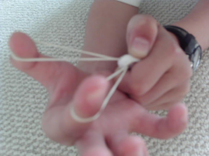 【中国行动 • 网友投稿5：#校园纸弹 项目】2025.9.30 #中国校园信息自由 

目前高校环境不宜进行公开抗争，用“道路以目”形容绝不过分，但也并非没有任何机会

纸弹字条 传播信息的方法：

1、找一张A4无字白纸撕成小纸条，例如：可以用 #左手 写下“Slave”，“保卫华南”之类内容